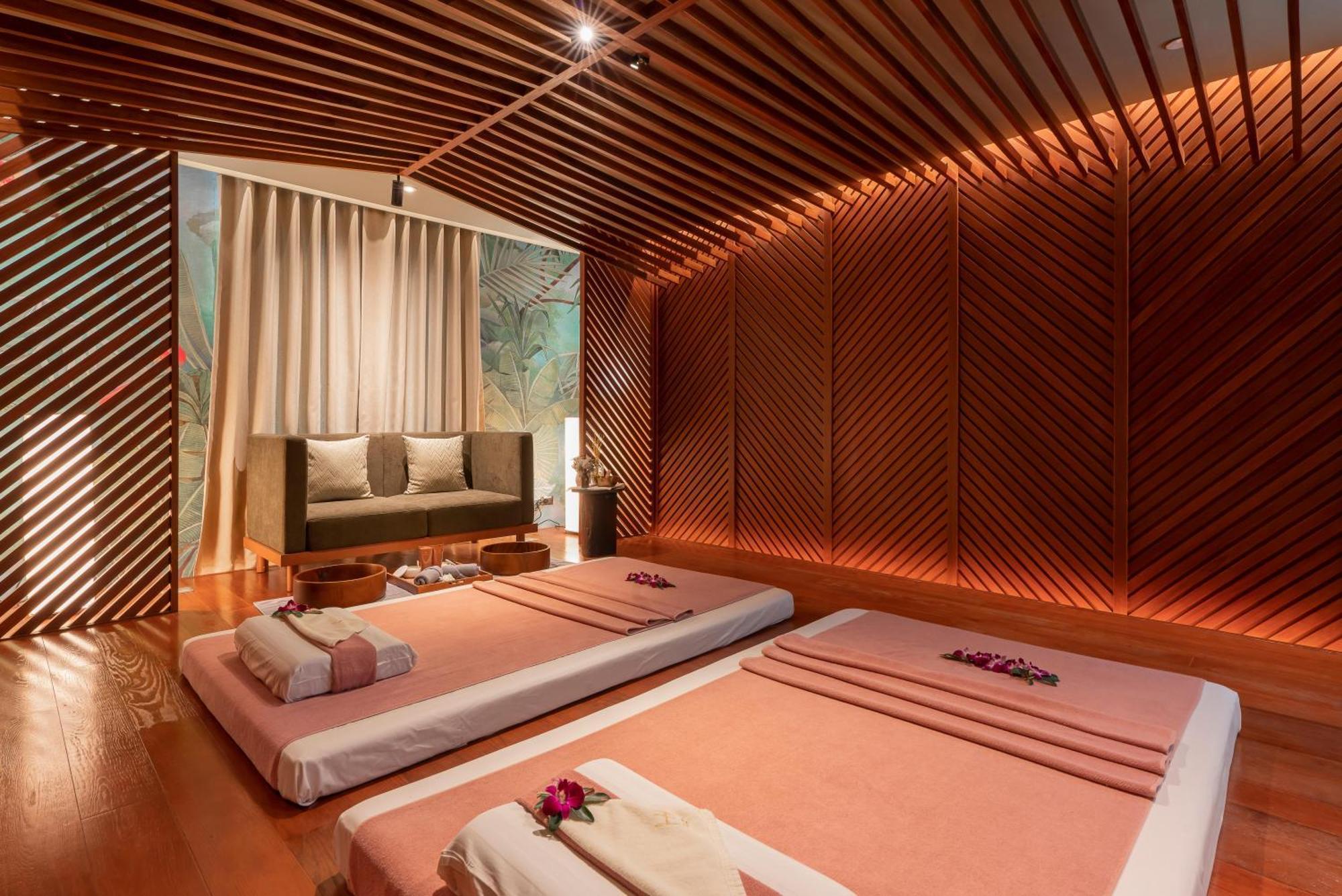 The Salil Hotel Riverside Bangkok Bagian luar foto A spa in a hotel