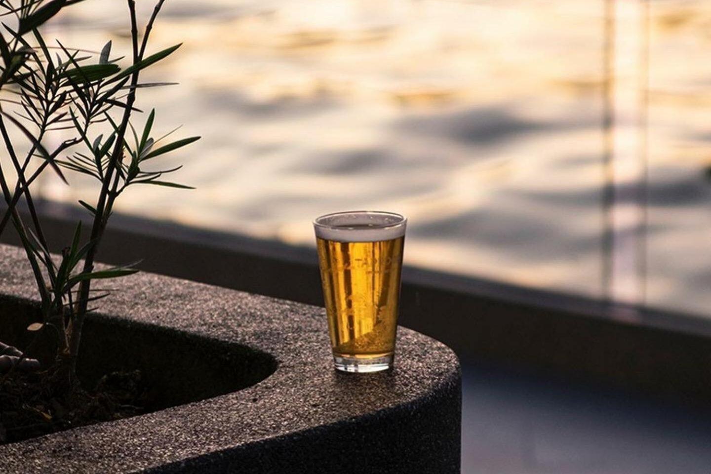 The Salil Hotel Riverside Bangkok Bagian luar foto A glass of beer