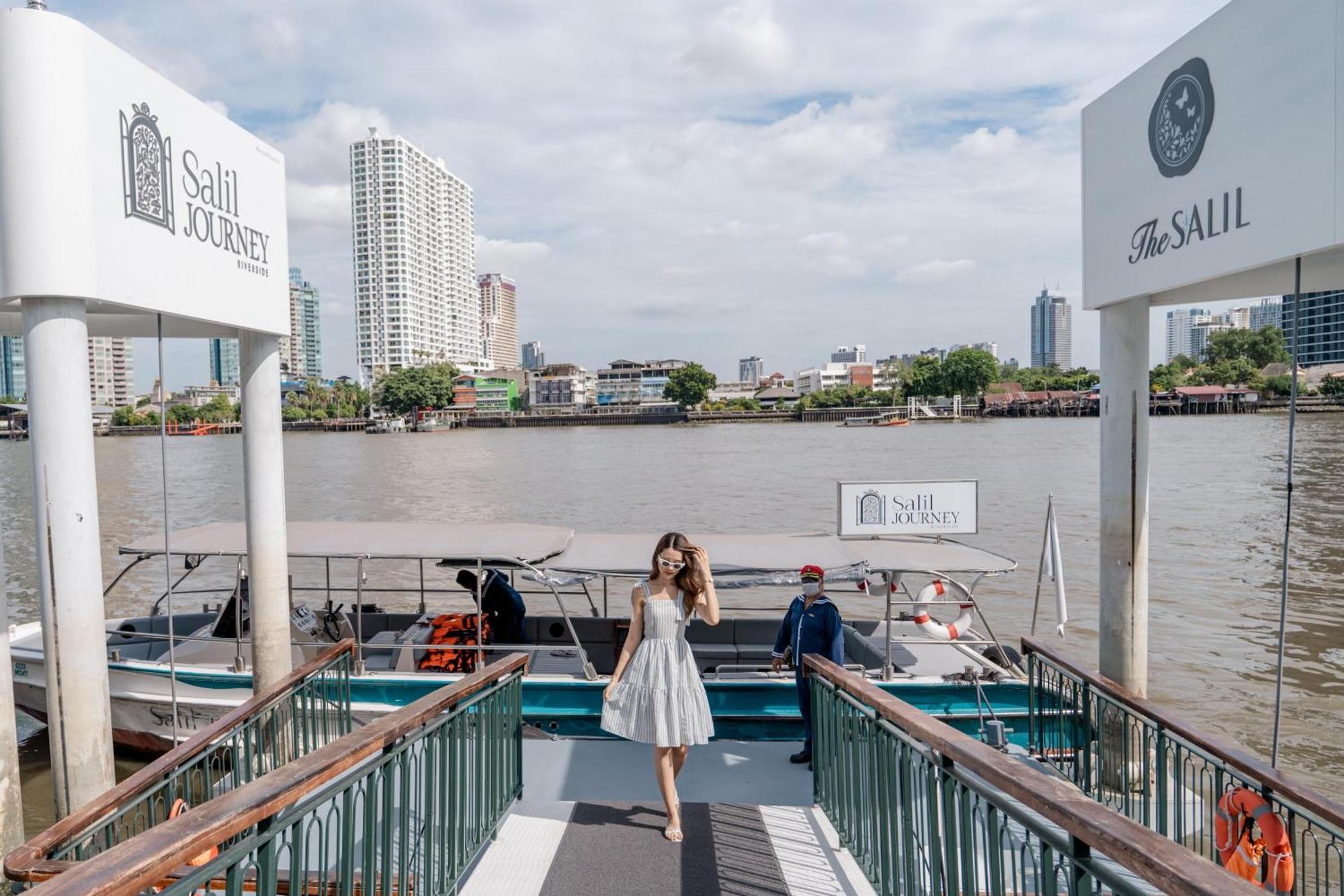 The Salil Hotel Riverside Bangkok Bagian luar foto The River City pier