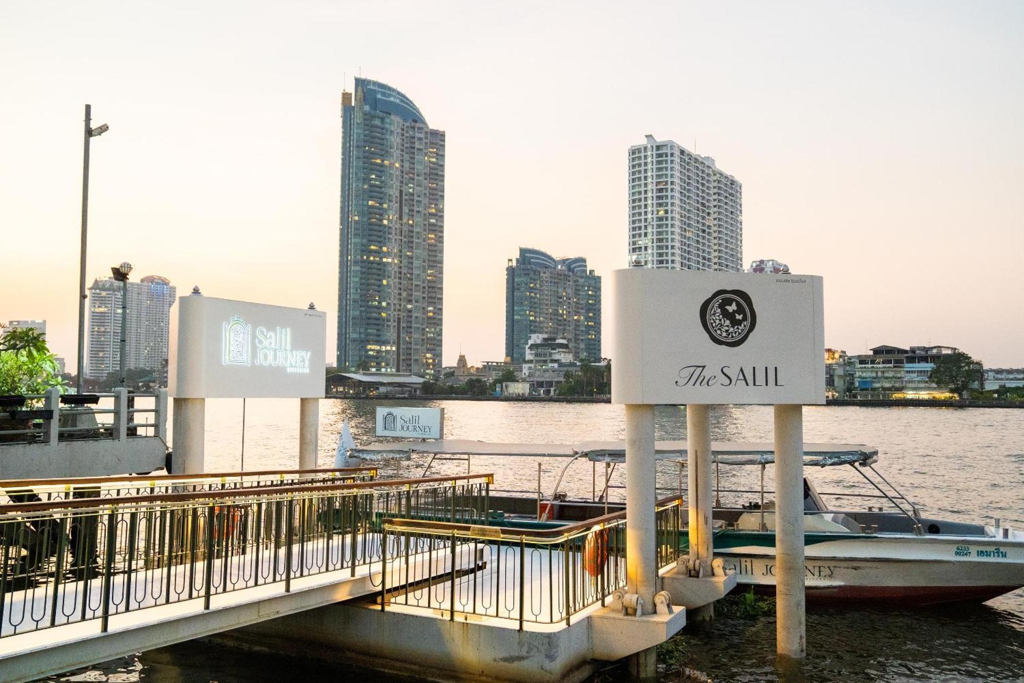 The Salil Hotel Riverside Bangkok Bagian luar foto The River Pier