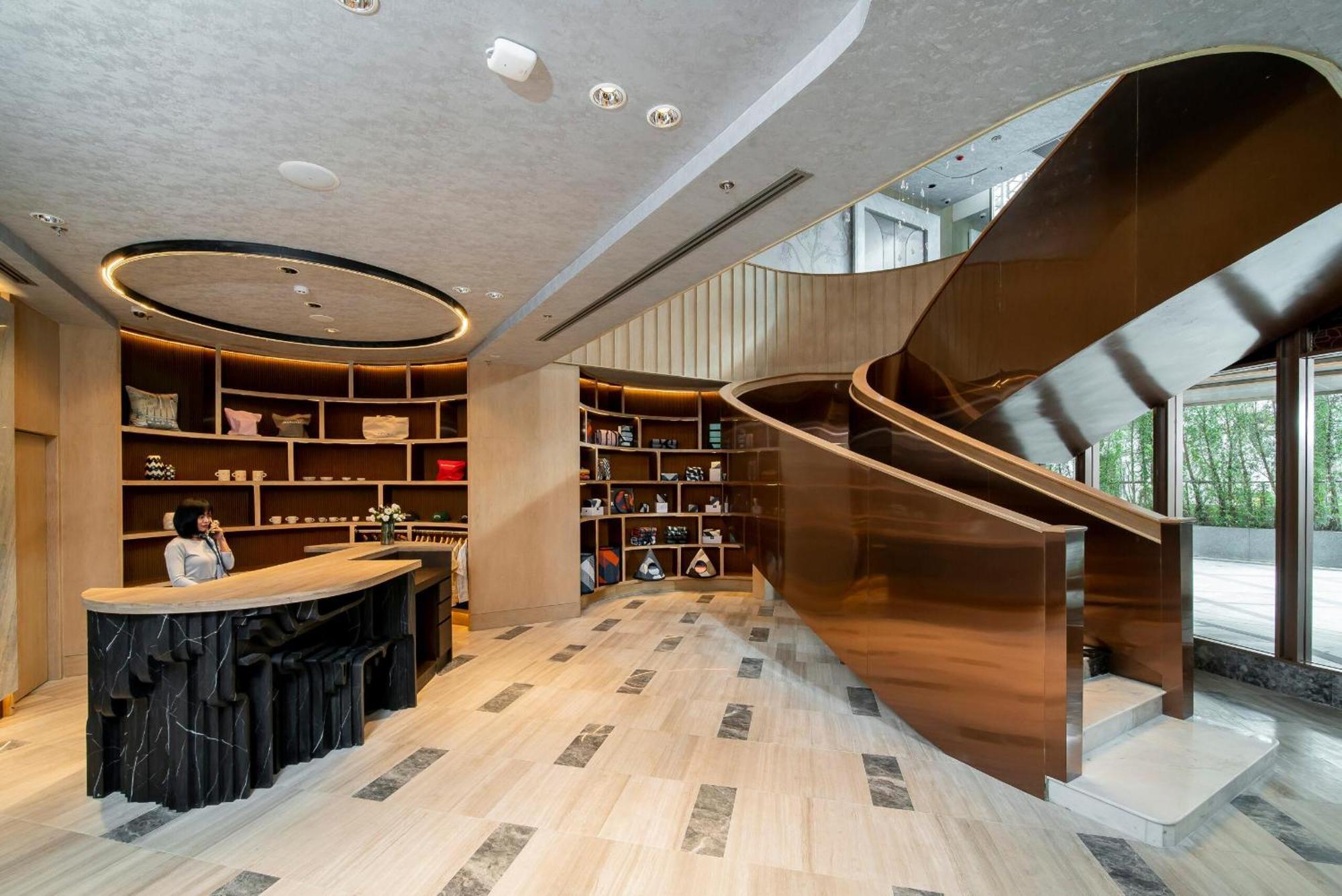 The Salil Hotel Riverside Bangkok Bagian luar foto The lobby