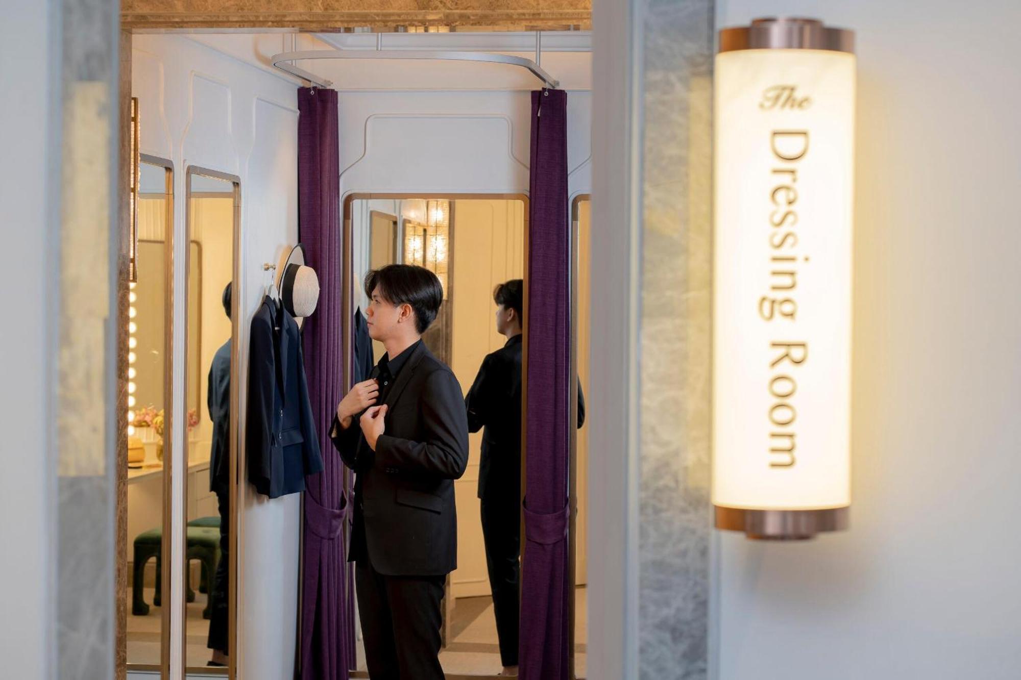 The Salil Hotel Riverside Bangkok Bagian luar foto A dressing room at a hotel
