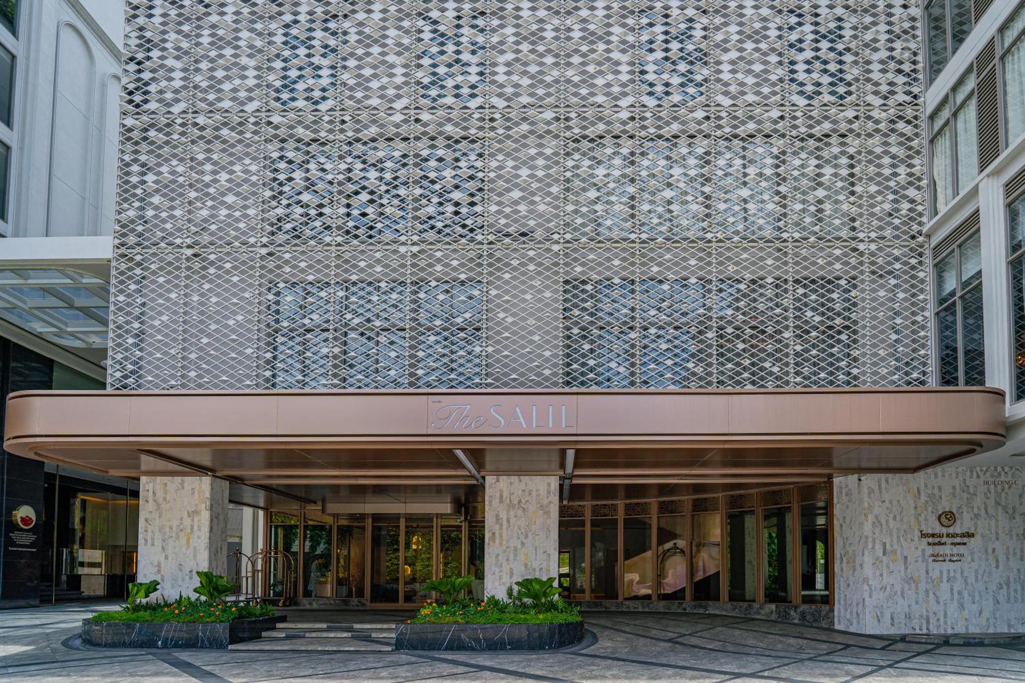 The Salil Hotel Riverside Bangkok Bagian luar foto Entrance of the hotel