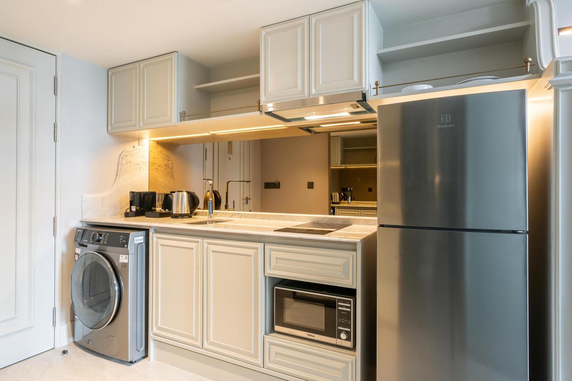 The Salil Hotel Riverside Bangkok Bagian luar foto A modern kitchen