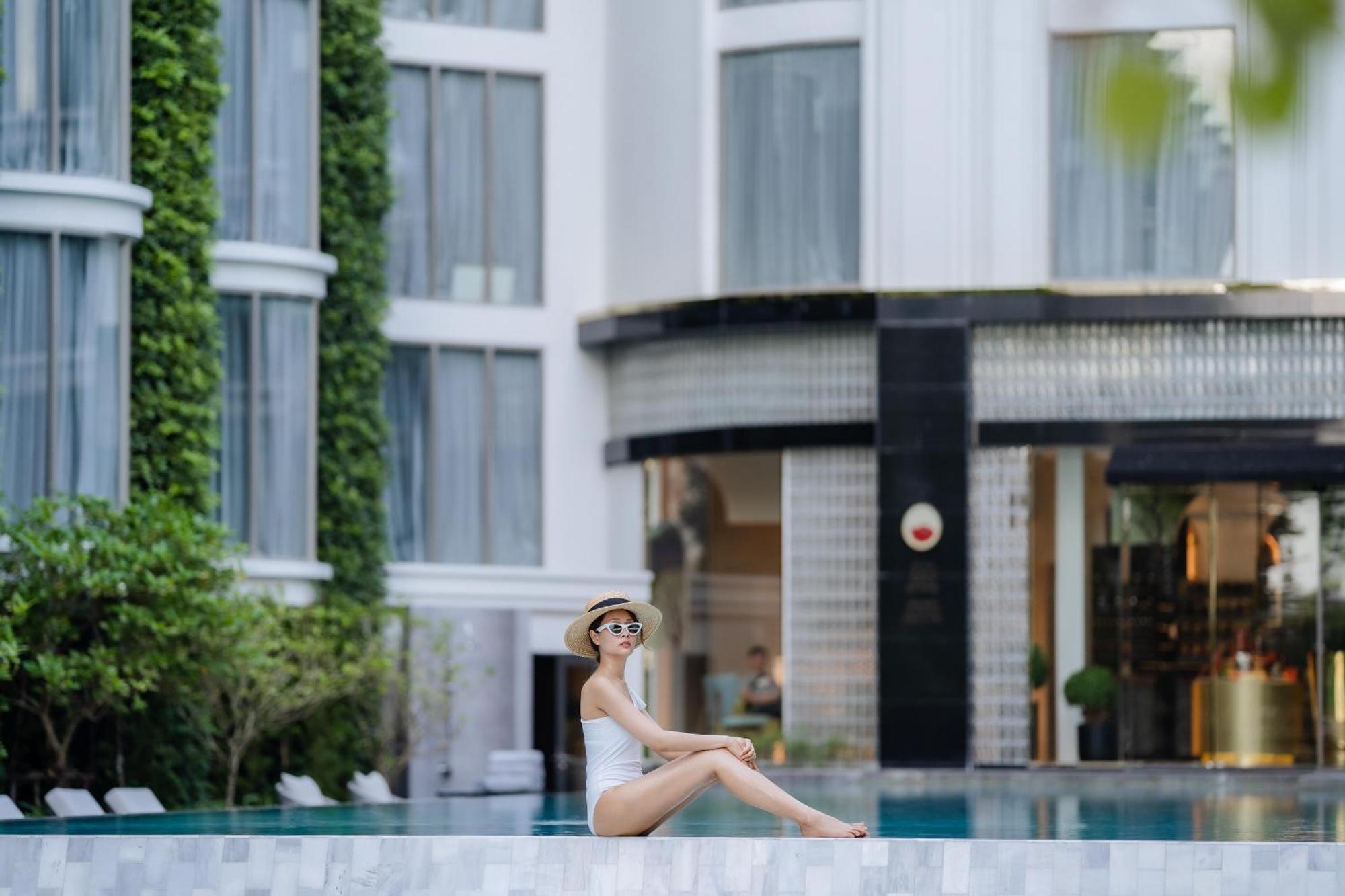 The Salil Hotel Riverside Bangkok Bagian luar foto The hotel's pool
